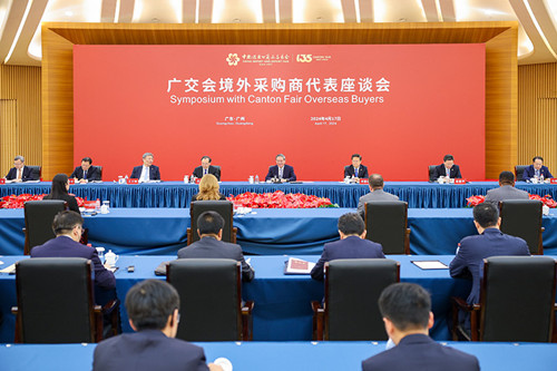 李强同第135届中国进出口商品交易会境外采购商代表座谈